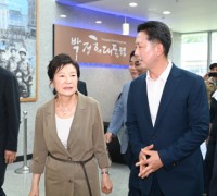 박근혜 前대통령, 박정희대통령 생가 방문